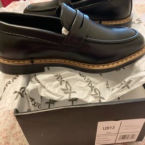 X-ray Sunday shows boys size 13 NEW